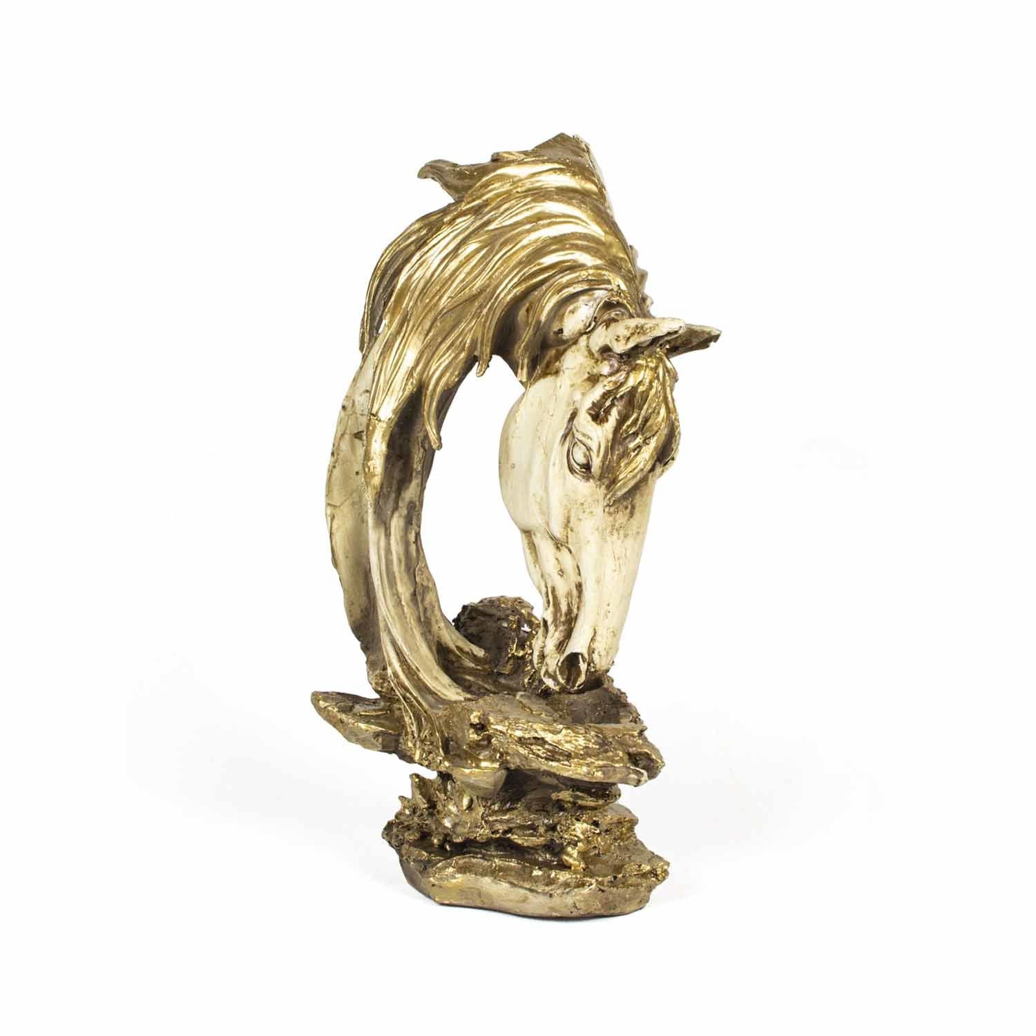 Su İçen At Heykeli Beyaz