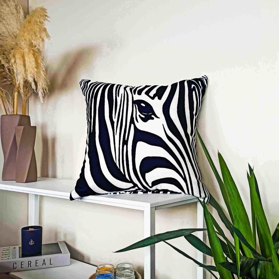 Zebra Desenli Kırlent Kılıfı