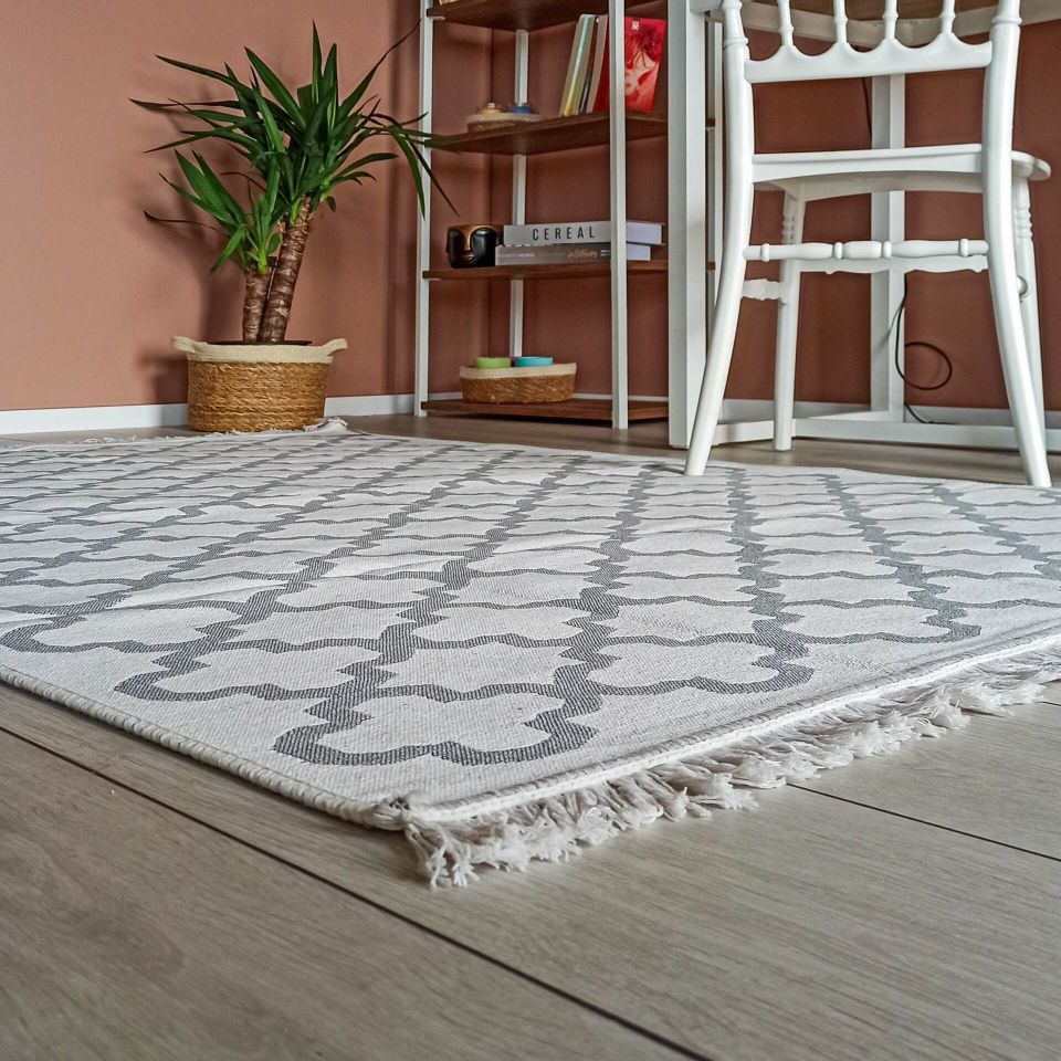 Çift Taraflı Karo Desenli Kilim